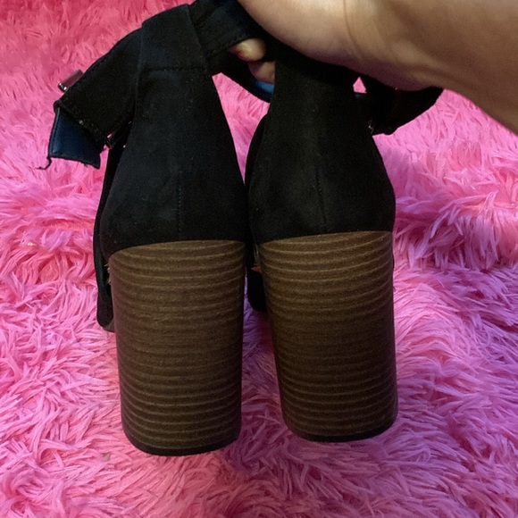 Faux suede laser cutout ankle closure open toe chunk heel black booties sz 9.5 - Picture 5 of 9